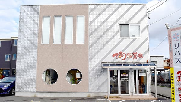 てまり西泉薬局のロゴ画像